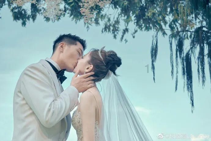 妻子6年前因胃癌去世，如今14岁的儿子又患癌，男子忍不住落泪